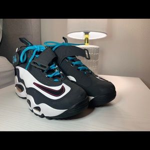 Nike South Beach Griffeys Youth Size 4